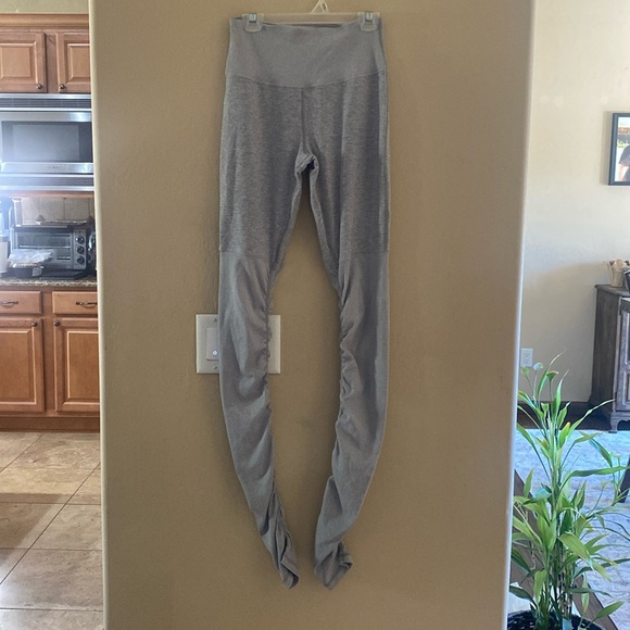 ALO YOGA High waisted heather grey leggings Sz Small like New compression - Picture 2 of 7